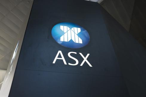 Australian stocks gain amid RBA's hawkish minutes